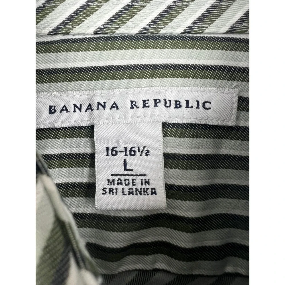 Banana Republic ships from